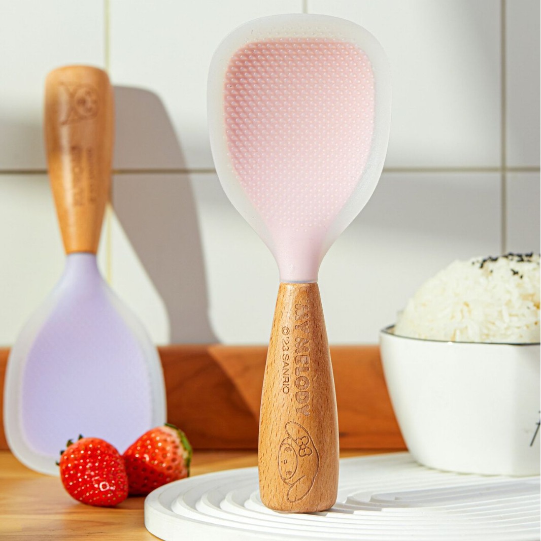 東莞<a href='http://m.mhyyy.cn/Products/shuangseguijiaoweizu.html' class='keys' title='點擊查看關于硅膠制品廠的相關信息' target='_blank'>硅膠制品廠</a>:硅膠餐具與塑膠日用品它們的區(qū)別 東莞硅膠制品廠:硅膠餐具與塑膠日用品它們的區(qū)別